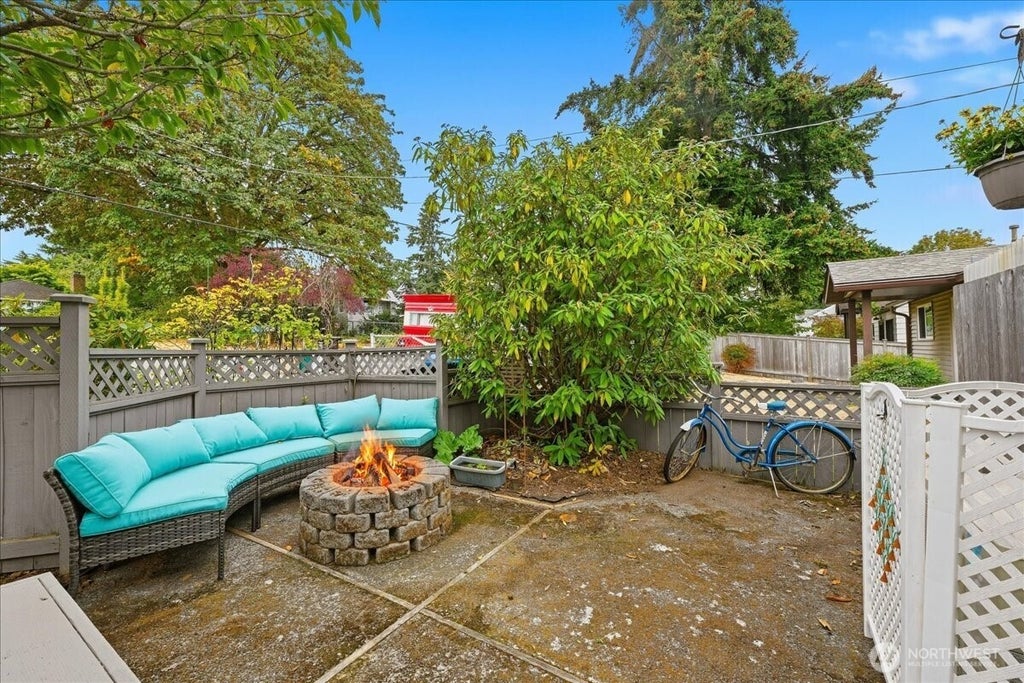 Photo of 12232 Fremont Avenue N, Seattle, WA 98133 (MLS # 2576240)