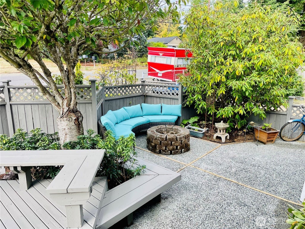Photo of 12232 Fremont Avenue N, Seattle, WA 98133 (MLS # 2576240)