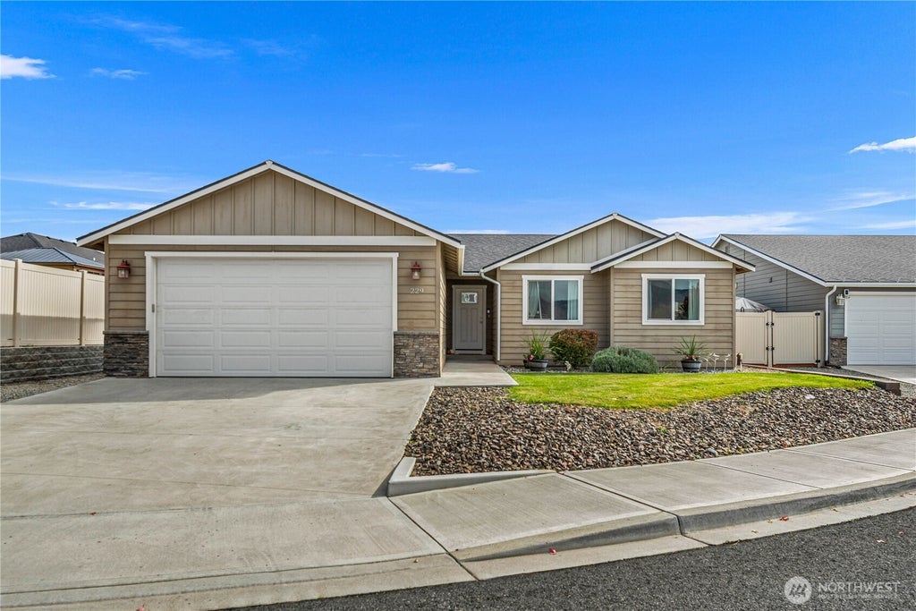Photo of 229 S Mystical Avenue, East Wenatchee, WA 98802 (MLS # 2589165)