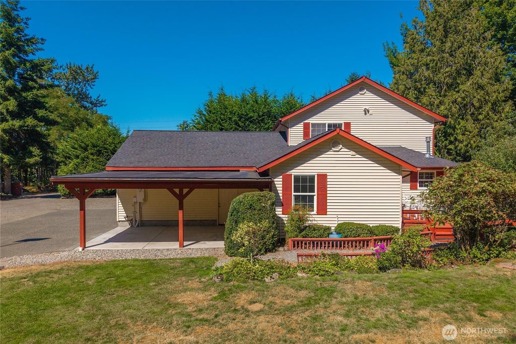 Photo of 2469 S 224th Street, Des Moines, WA 98198 (MLS # 2424057)