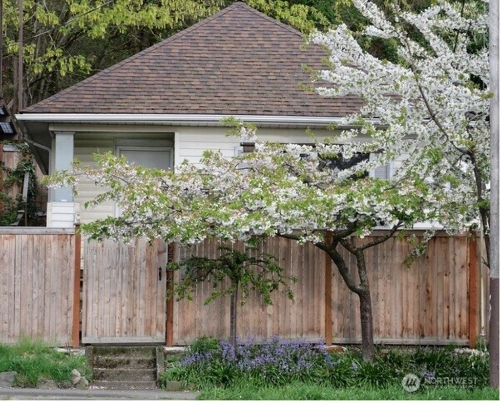 Photo of 2544 15th Avenue W, Seattle, WA 98119 (MLS # 2503693)