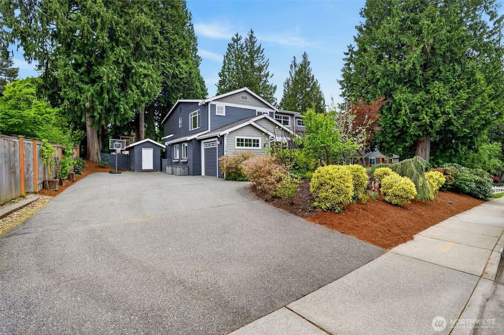 Photo of 11419 NE 100th Street, Kirkland, WA 98033 (MLS # 2511119)