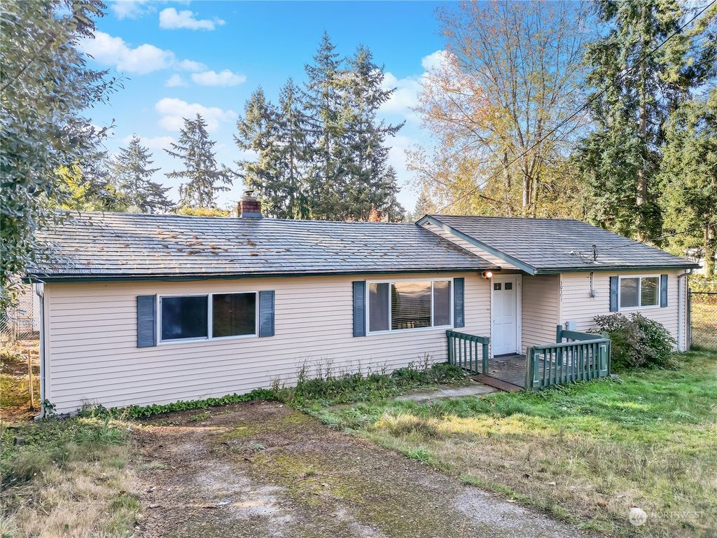 Photo of 30506 12th Place SW, Federal Way, WA 98032 (MLS # 2040373)