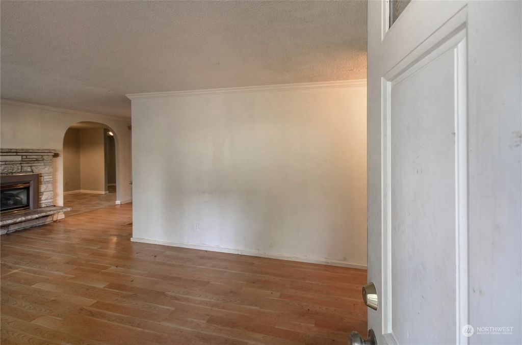 Photo of 30506 12th Place SW, Federal Way, WA 98032 (MLS # 2040373)