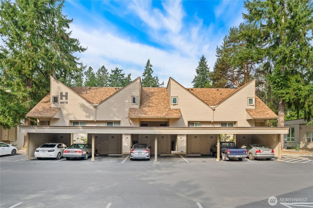 Photo of 4415 145th Avenue NE #H5, Bellevue, WA 98007 (MLS # 2429150)