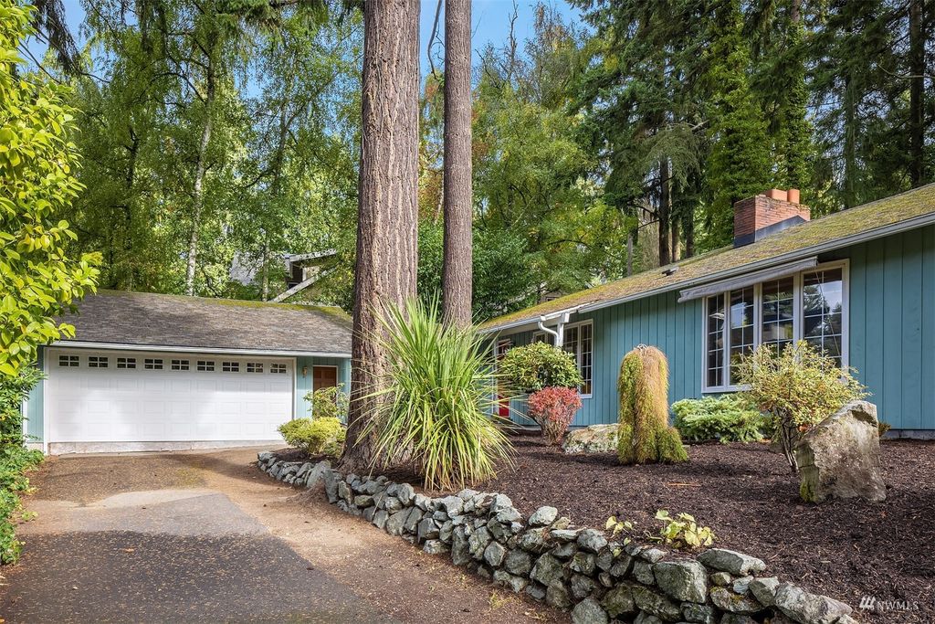 Photo of 10316 SE 25th Street, Bellevue, WA 98004 (MLS # 1984750)