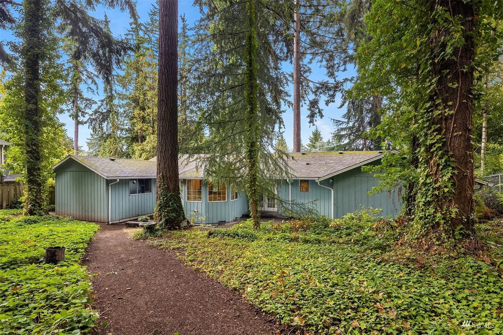 Photo of 10316 SE 25th Street, Bellevue, WA 98004 (MLS # 1984750)