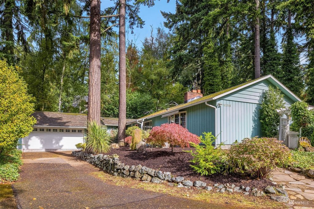 Photo of 10316 SE 25th Street, Bellevue, WA 98004 (MLS # 1984750)