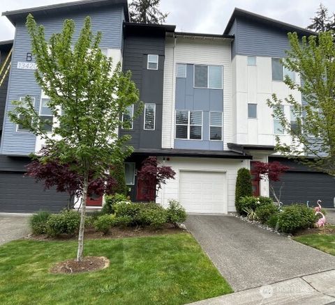Photo of 13420 Manor Way #B2, Lynnwood, WA 98087 (MLS # 2520683)