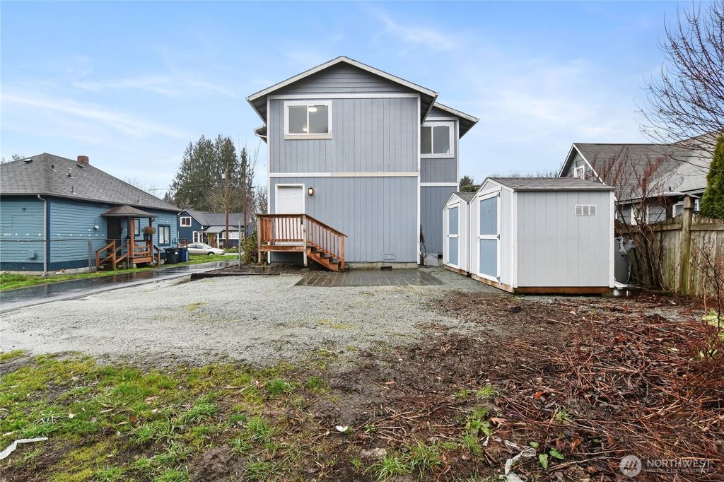 Photo of 122 S Baker Street, Mount Vernon, WA 98273 (MLS # 2483095)