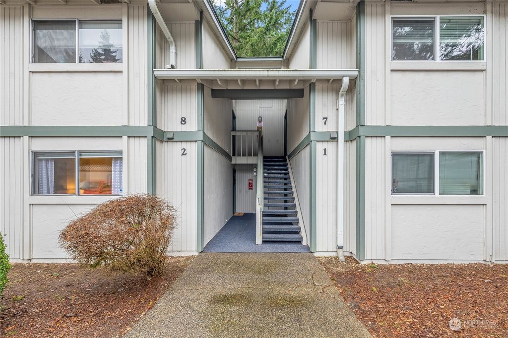 Photo of 429 S 321st Place #E2, Federal Way, WA 98003 (MLS # 2204607)