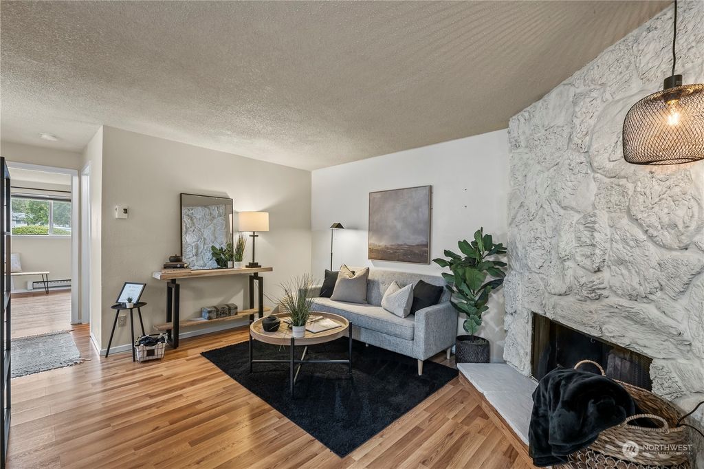 Photo of 429 S 321st Place #E2, Federal Way, WA 98003 (MLS # 2204607)