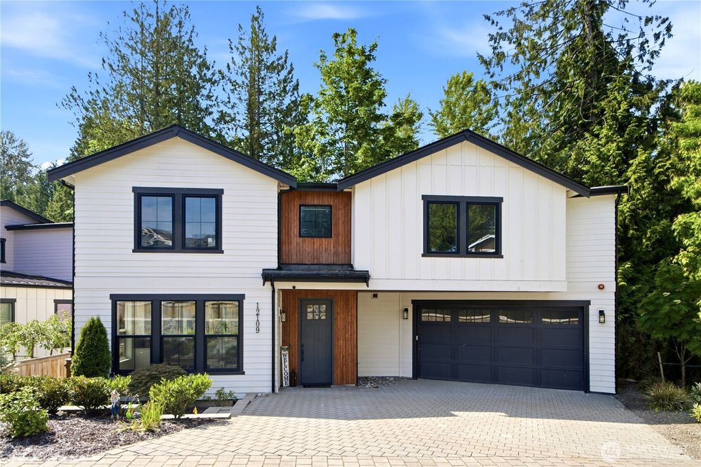 Photo of 12109 NE 105th St ST, Kirkland, WA 98033 (MLS # 2525767)