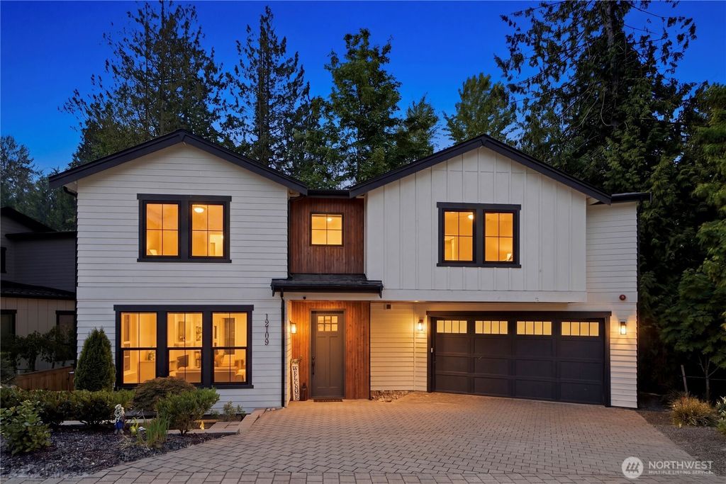 Photo of 12109 NE 105th St ST, Kirkland, WA 98033 (MLS # 2525767)