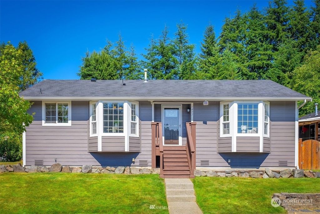 Photo of 1427 128th Drive NE, Lake Stevens, WA 98258 (MLS # 2305059)