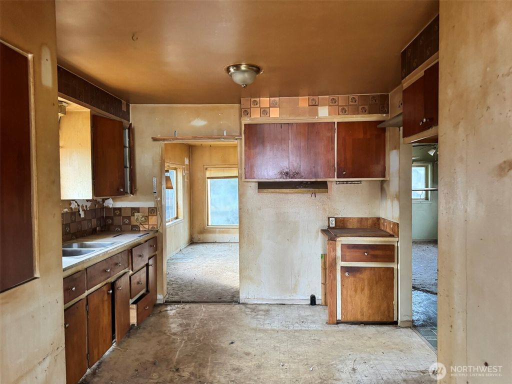 Photo of 110 Elm Street N, Omak, WA 98841 (MLS # 2489074)