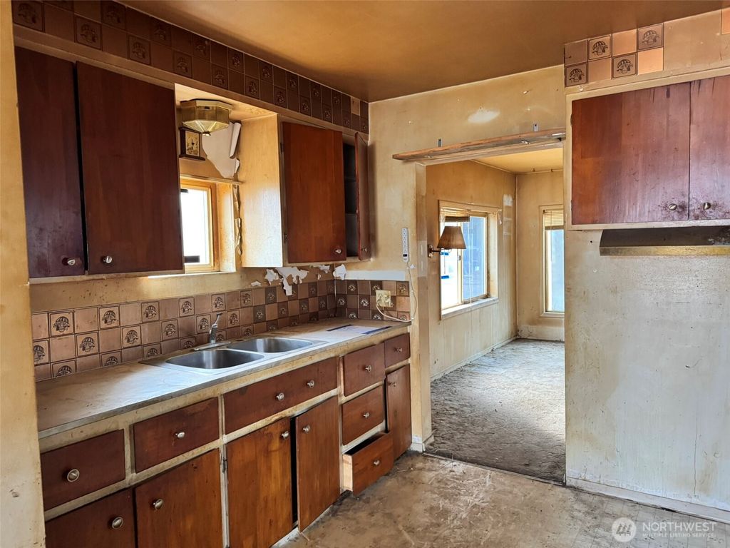 Photo of 110 Elm Street N, Omak, WA 98841 (MLS # 2489074)