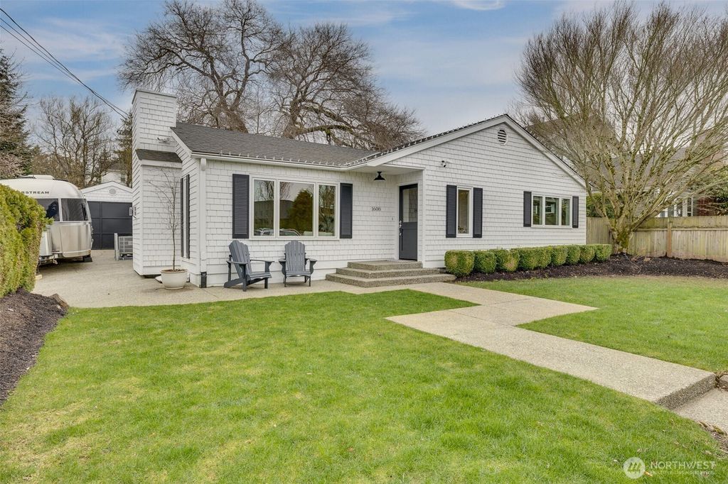 Photo of 1608 6th Street W, Kirkland, WA 98033 (MLS # 2339991)