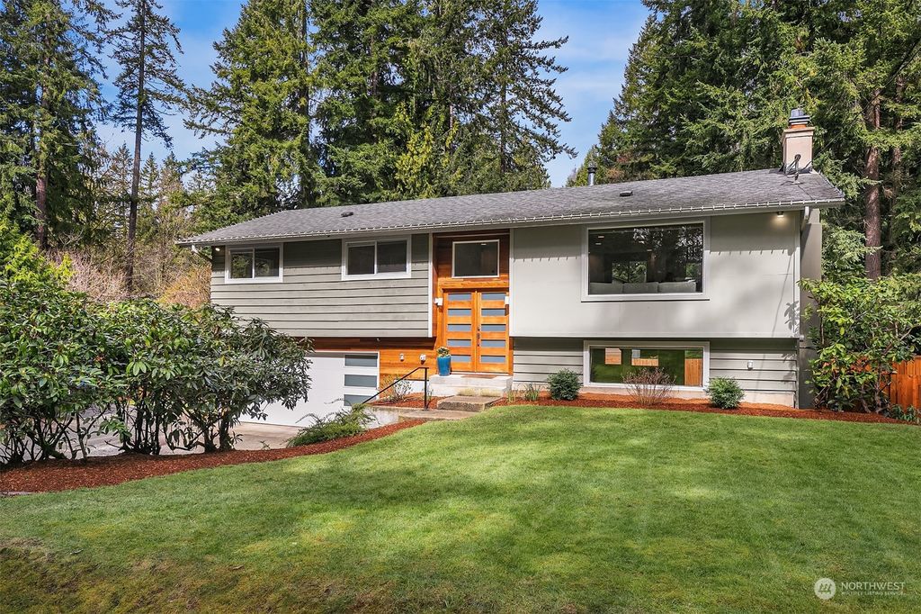 Photo of 23824 SE 30th Street, Sammamish, WA 98075 (MLS # 2214919)