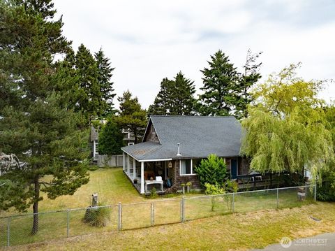 Photo of 218 SW 15th Street, Long Beach, WA 98631 (MLS # 2395607)