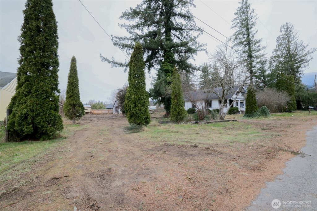 Photo of 239 6th Street, Gold Bar, WA 98251 (MLS # 2484651)