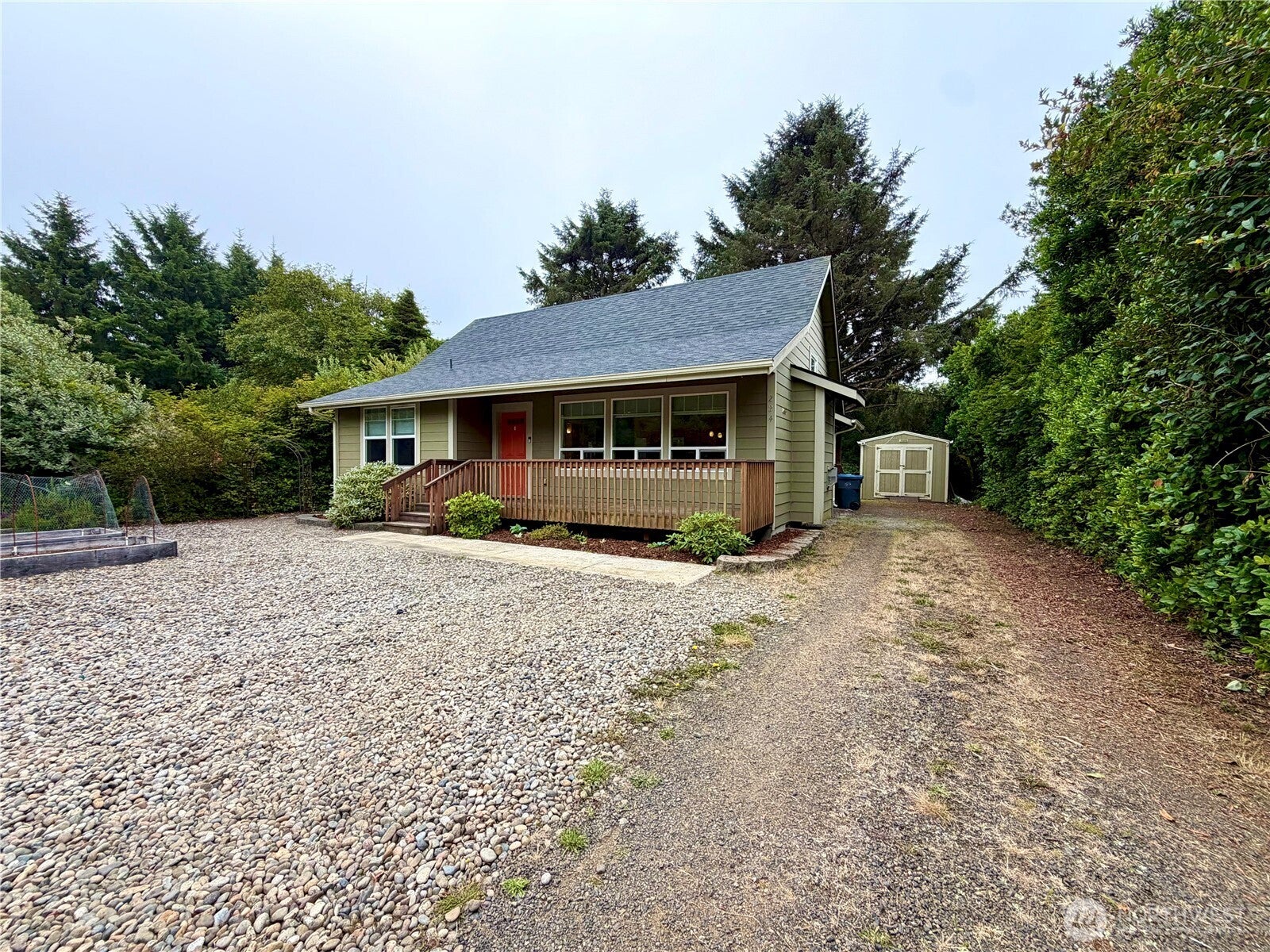 224 S Oar Loop SW
