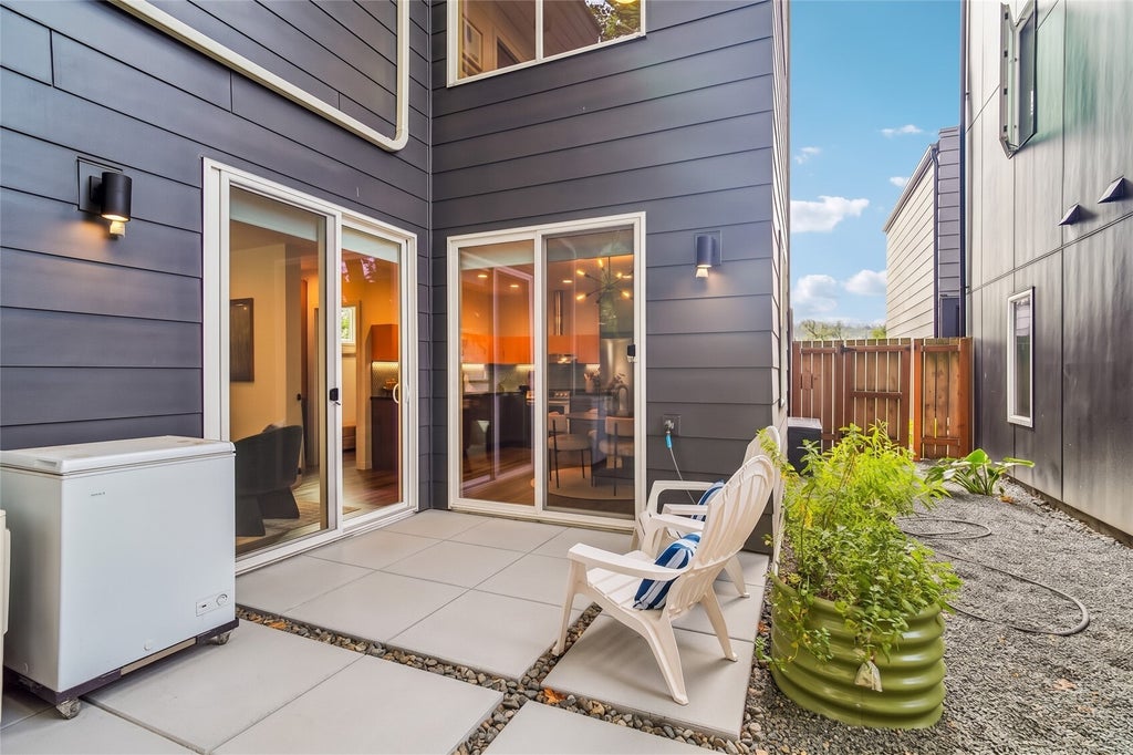 Photo of 731 S Southern Street #6, Seattle, WA 98108 (MLS # 2597018)