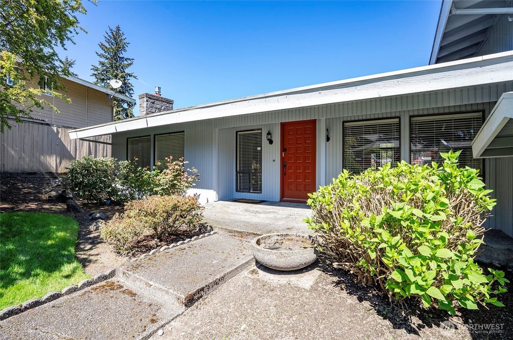 Photo of 3604 SW 325th Street, Federal Way, WA 98023 (MLS # 2362534)