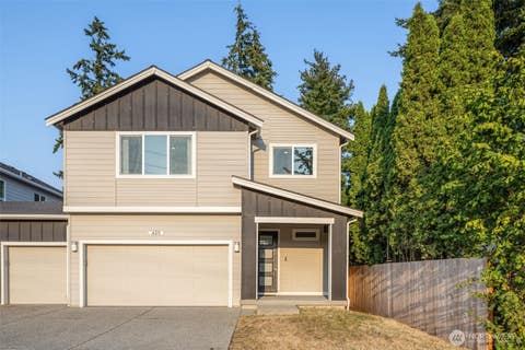 Photo of 429 Logan Road #2, Lynnwood, WA 98036 (MLS # 2571669)