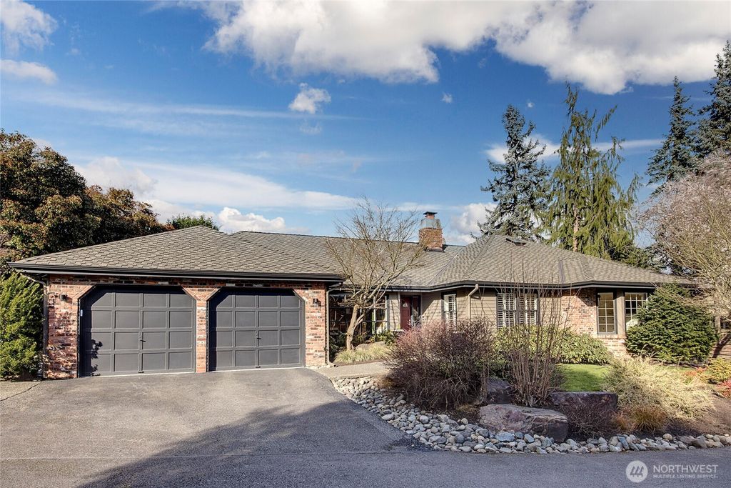 Photo of 2431 84th Avenue SE, Mercer Island, WA 98040 (MLS # 2484392)