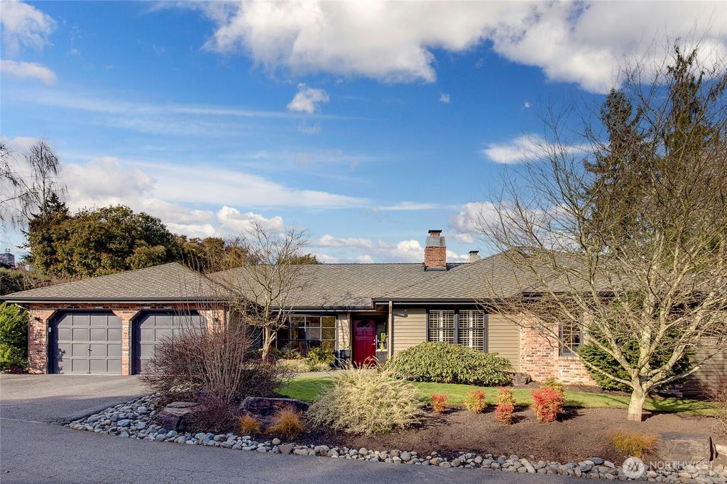 Photo of 2431 84th Avenue SE, Mercer Island, WA 98040 (MLS # 2484392)