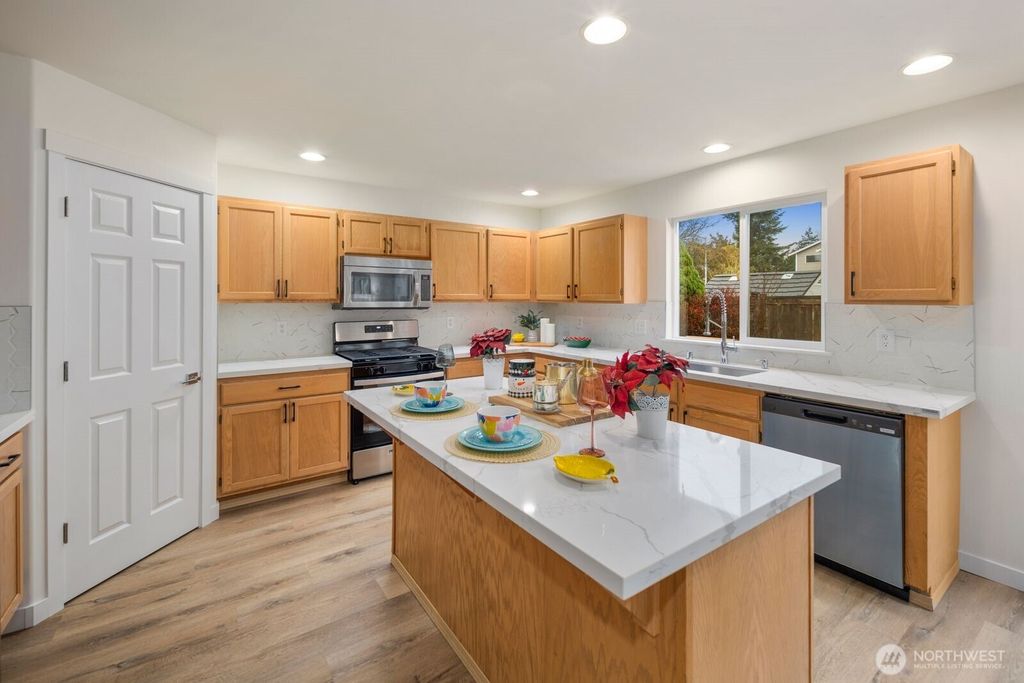 Photo of 1211 176th Place SW, Lynnwood, WA 98037 (MLS # 2460665)