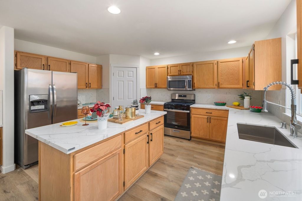 Photo of 1211 176th Place SW, Lynnwood, WA 98037 (MLS # 2460665)