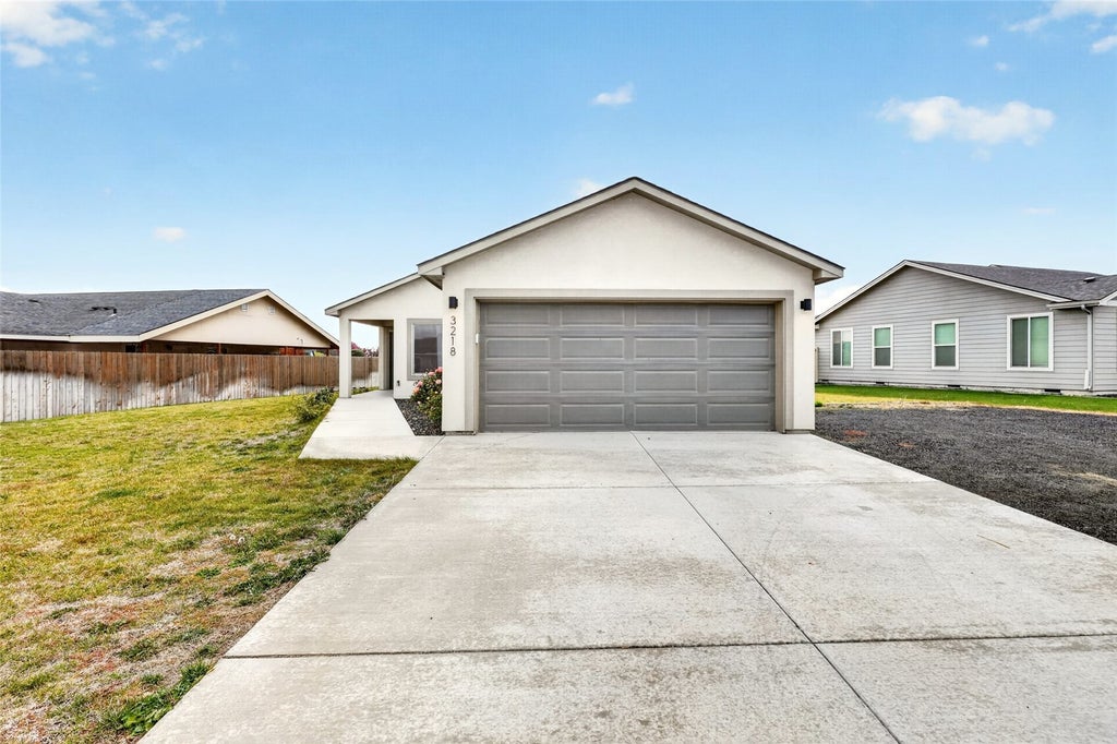 Photo of 3218 E Helena Street, Pasco, WA 99301 (MLS # 2598160)
