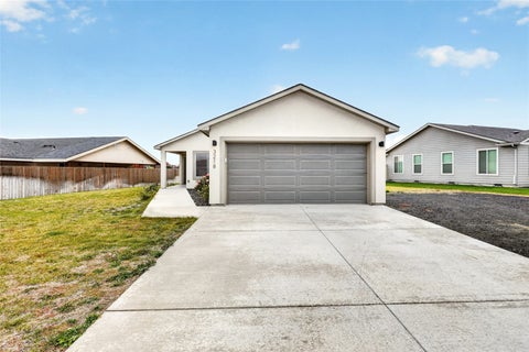 Photo of 3218 E Helena Street, Pasco, WA 99301 (MLS # 2598160)