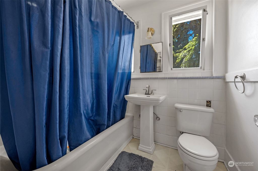 Photo of 3709 S 126th Street, Tukwila, WA 98168 (MLS # 2269388)