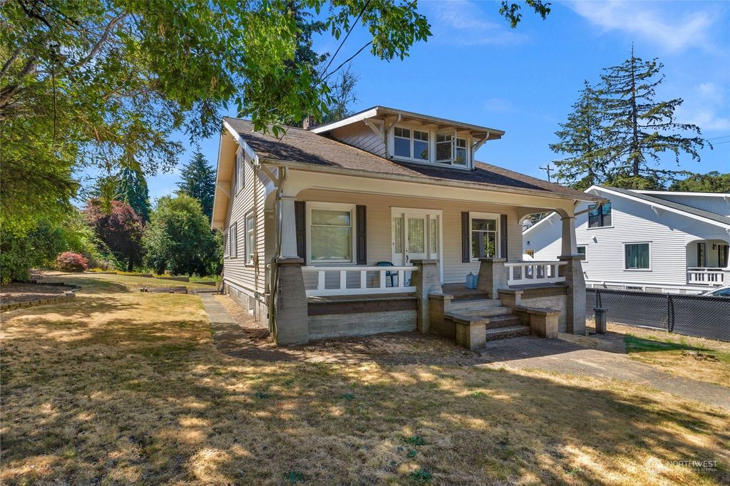 Photo of 3709 S 126th Street, Tukwila, WA 98168 (MLS # 2269388)
