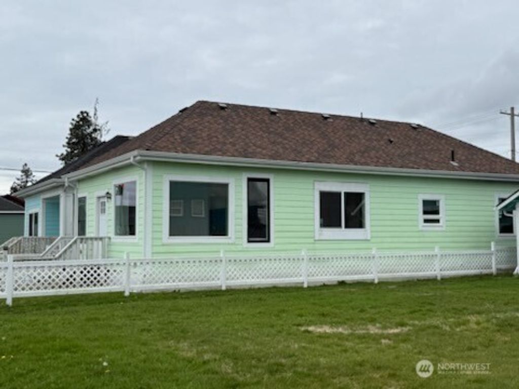 Photo of 616 W 1st Street, Aberdeen, WA 98520 (MLS # 2506405)