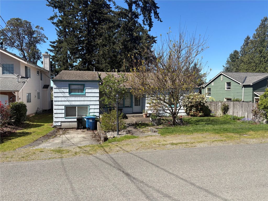 Photo of 13739 39th Avenue NE, Seattle, WA 98125 (MLS # 2361440)