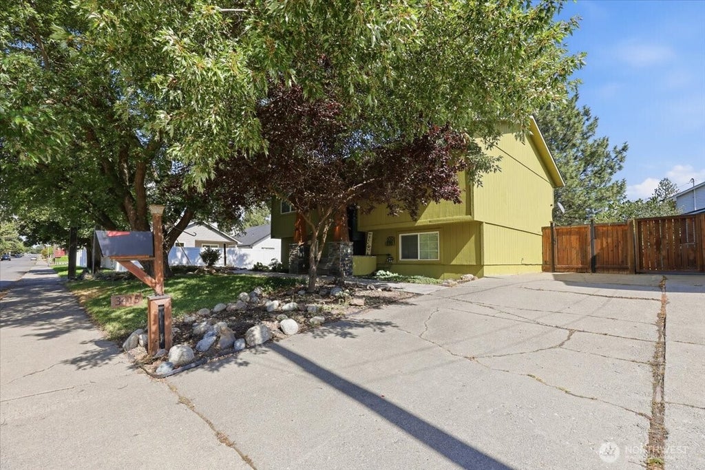 Photo of 3415 S Myrtle Street, Spokane, WA 99223 (MLS # 2579920)
