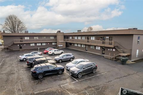 Photo of 1953 7th Avenue, Longview, WA 98632 (MLS # 2338091)