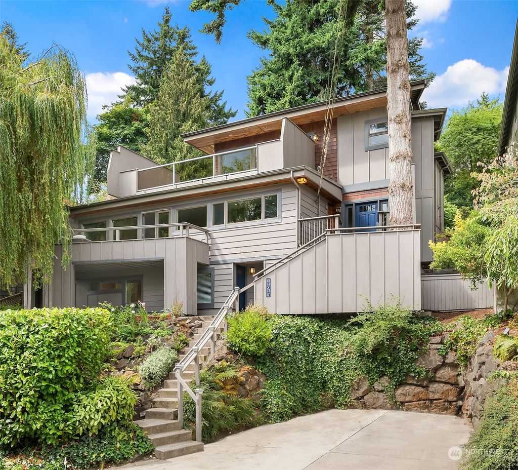 Photo of 11915 Lakeside Place NE, Seattle, WA 98125 (MLS # 2147255)