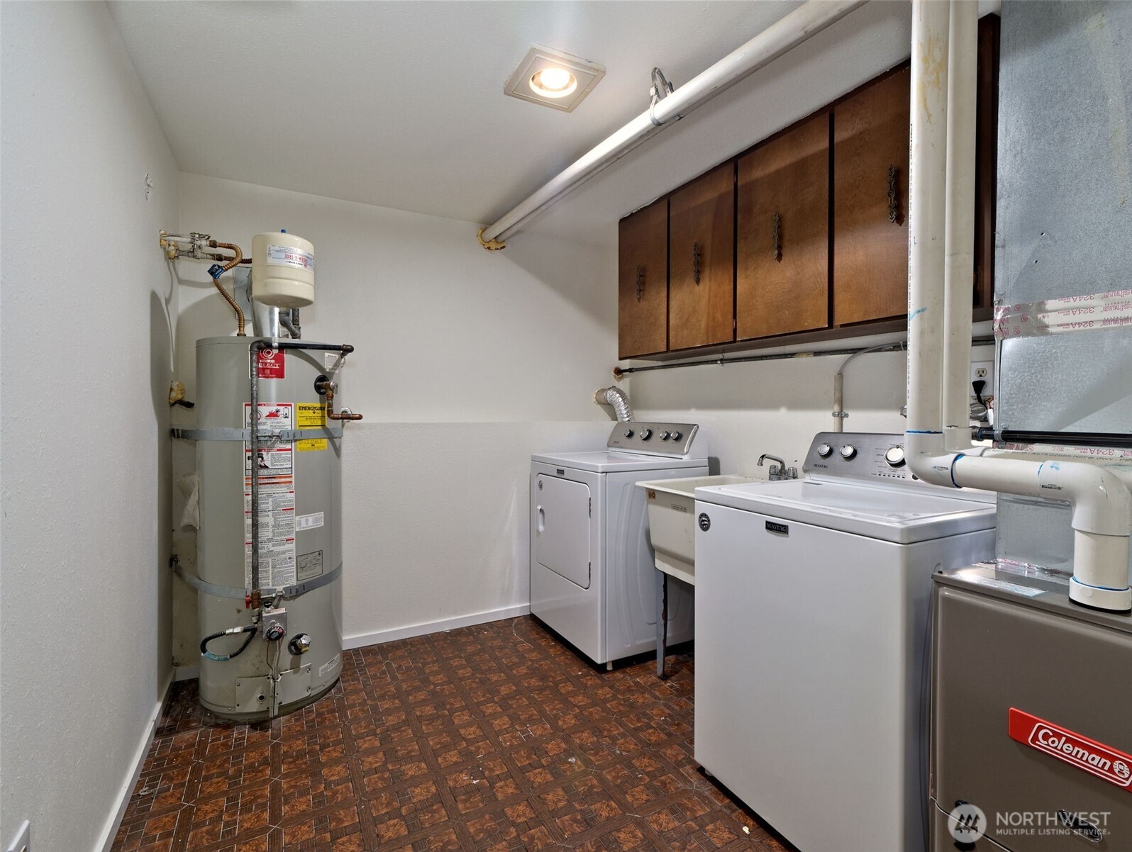 Renton, Washington 98057, United States, 4 Bedrooms Bedrooms, ,3 BathroomsBathrooms,Residential,Pending,99214