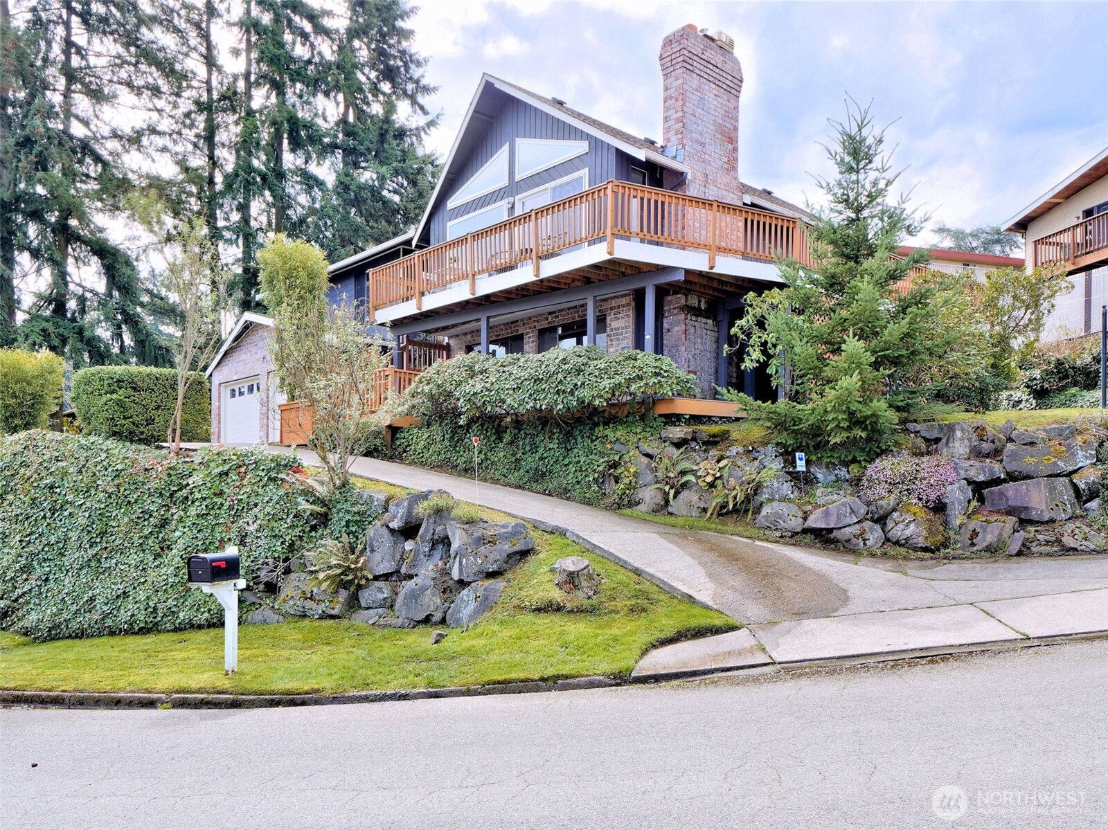 Renton, Washington 98057, United States, 4 Bedrooms Bedrooms, ,3 BathroomsBathrooms,Residential,Pending,99214