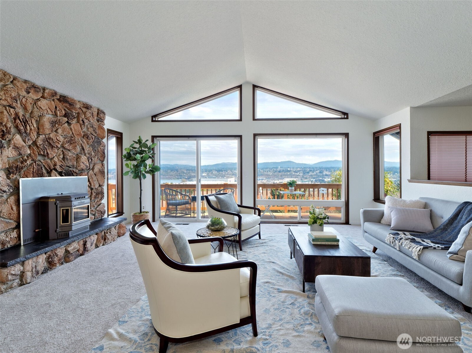 Renton, Washington 98057, United States, 4 Bedrooms Bedrooms, ,3 BathroomsBathrooms,Residential,Pending,99214