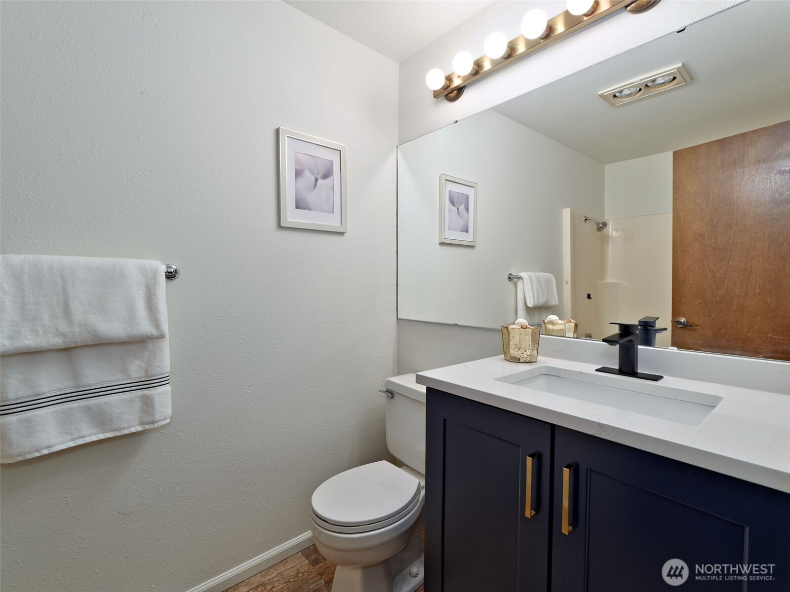 Renton, Washington 98057, United States, 4 Bedrooms Bedrooms, ,3 BathroomsBathrooms,Residential,Pending,99214