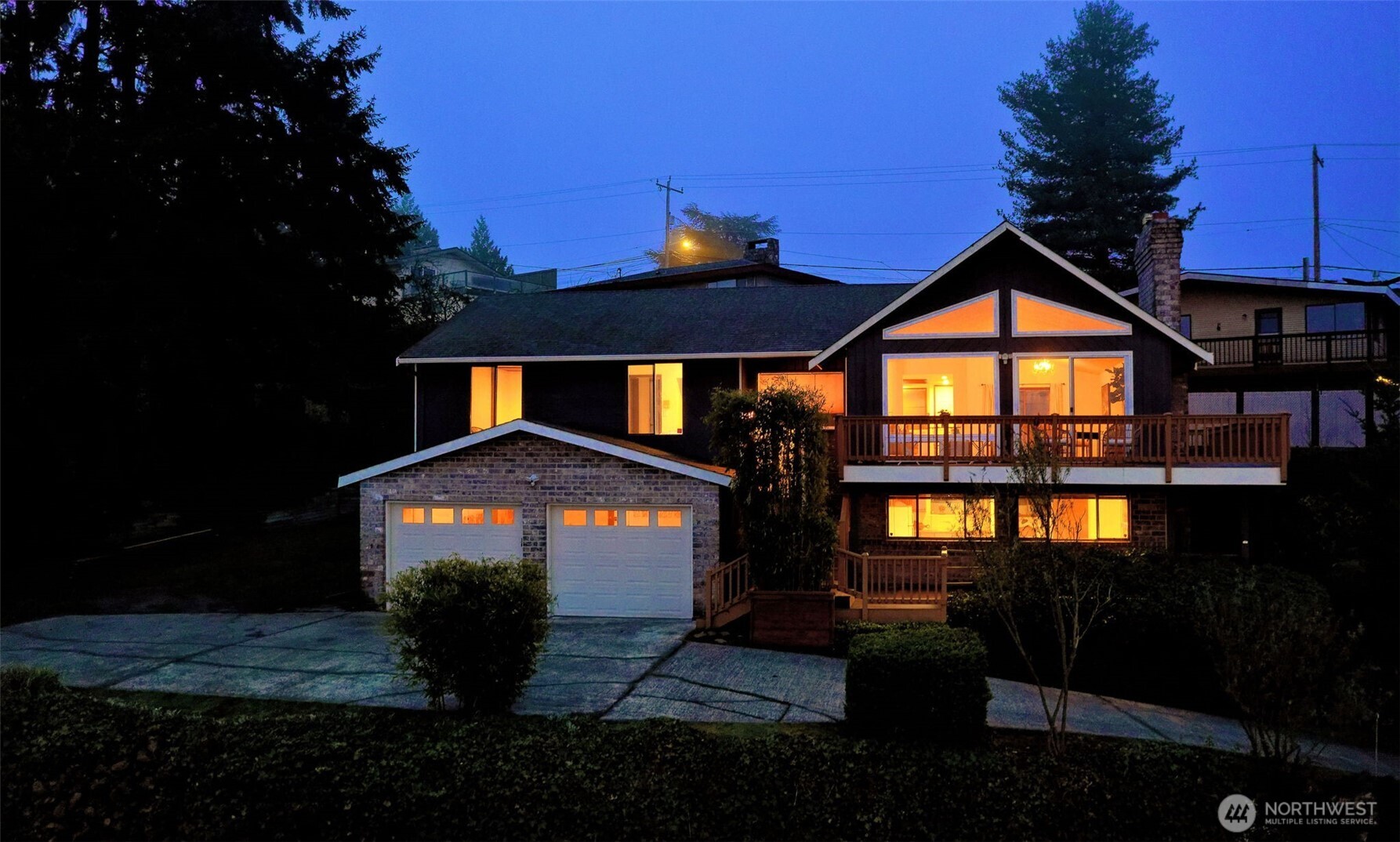 Renton, Washington 98057, United States, 4 Bedrooms Bedrooms, ,3 BathroomsBathrooms,Residential,Pending,99214