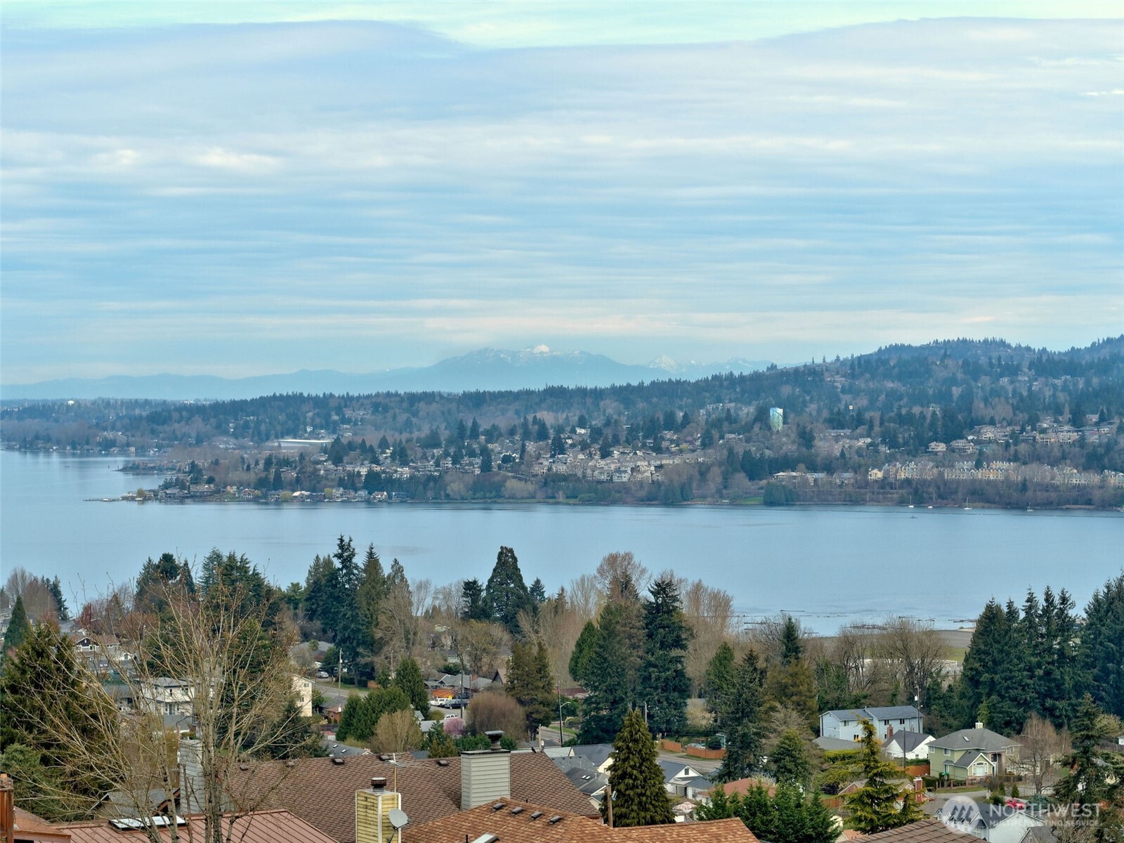 Renton, Washington 98057, United States, 4 Bedrooms Bedrooms, ,3 BathroomsBathrooms,Residential,Pending,99214