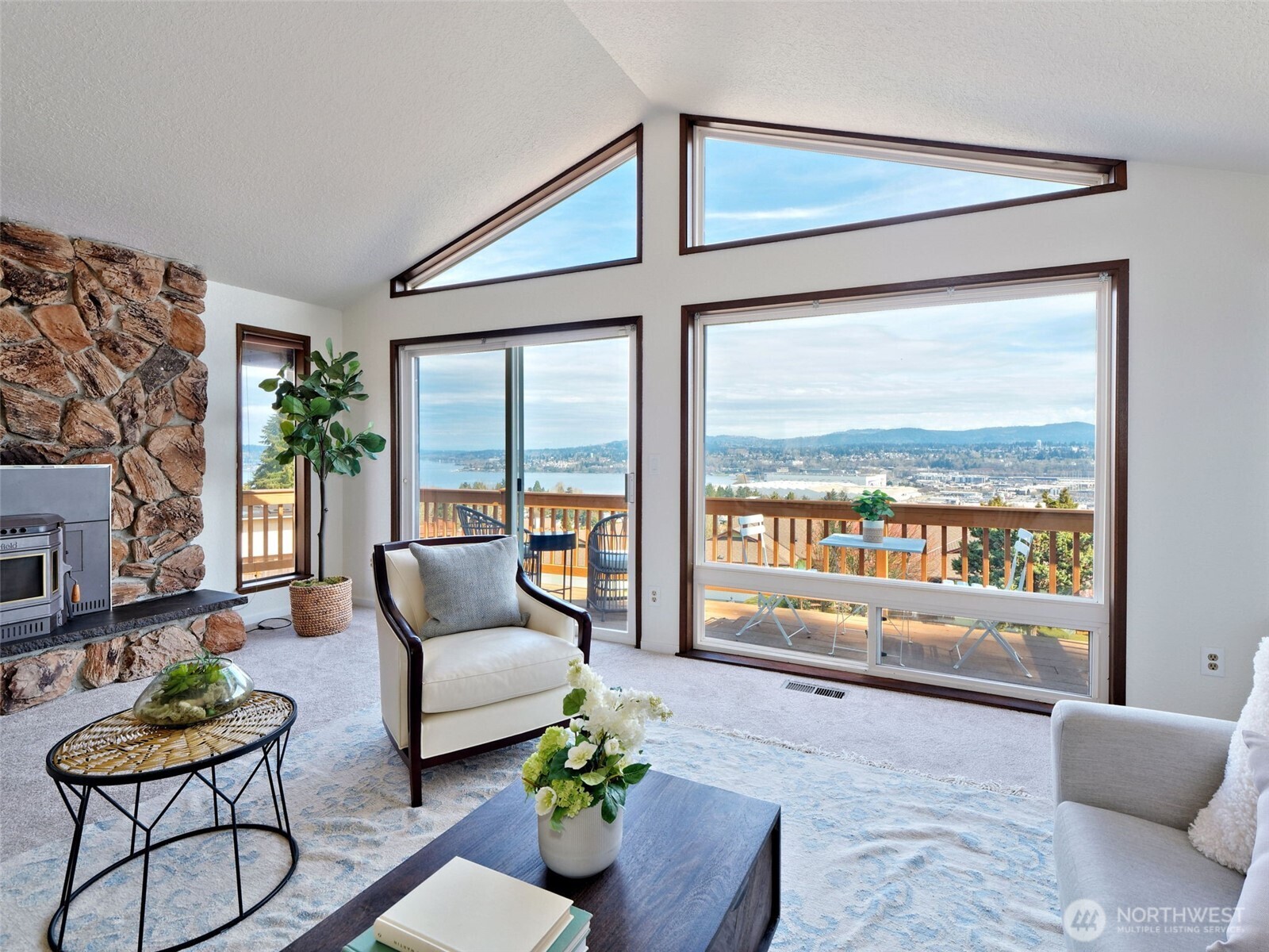 Renton, Washington 98057, United States, 4 Bedrooms Bedrooms, ,3 BathroomsBathrooms,Residential,Pending,99214