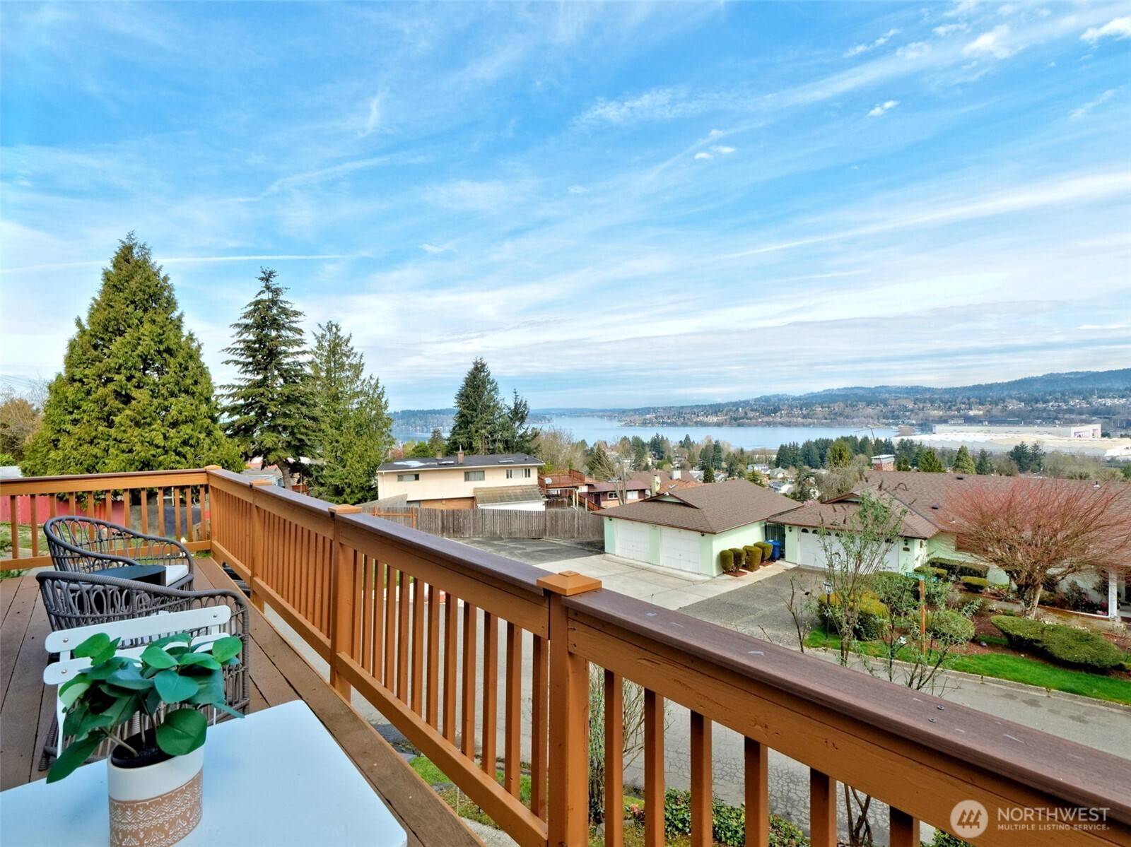 Renton, Washington 98057, United States, 4 Bedrooms Bedrooms, ,3 BathroomsBathrooms,Residential,Pending,99214